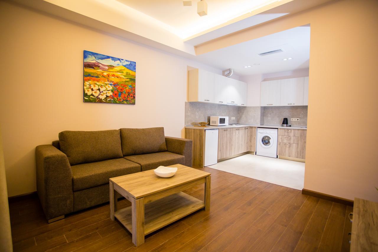 Welcome City Center Apartments Yerevan Bagian luar foto