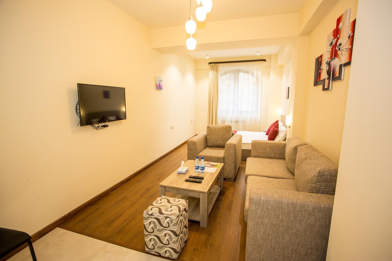 Welcome City Center Apartments Yerevan Bagian luar foto