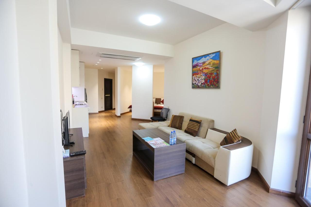 Welcome City Center Apartments Yerevan Bagian luar foto