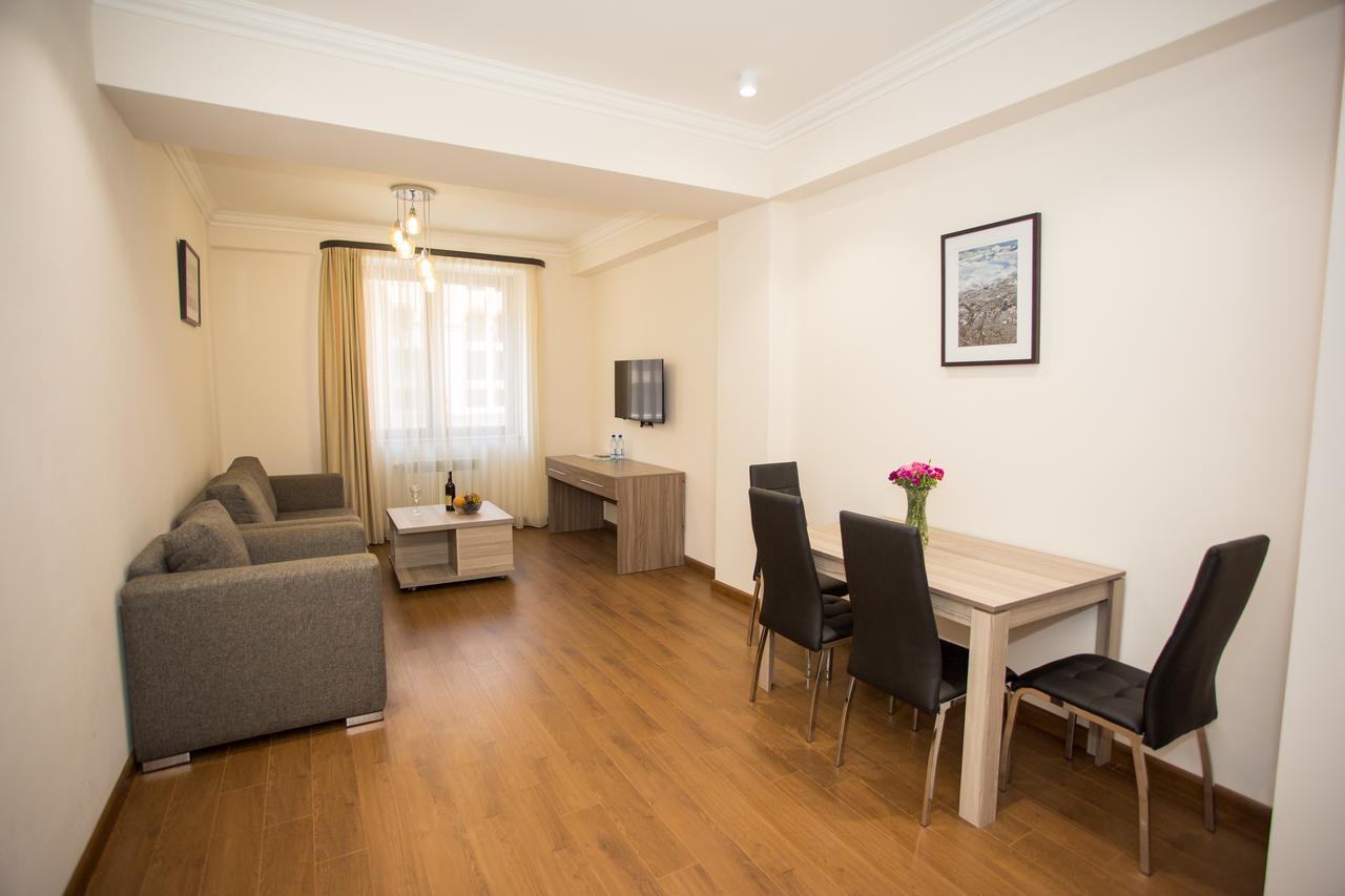 Welcome City Center Apartments Yerevan Bagian luar foto