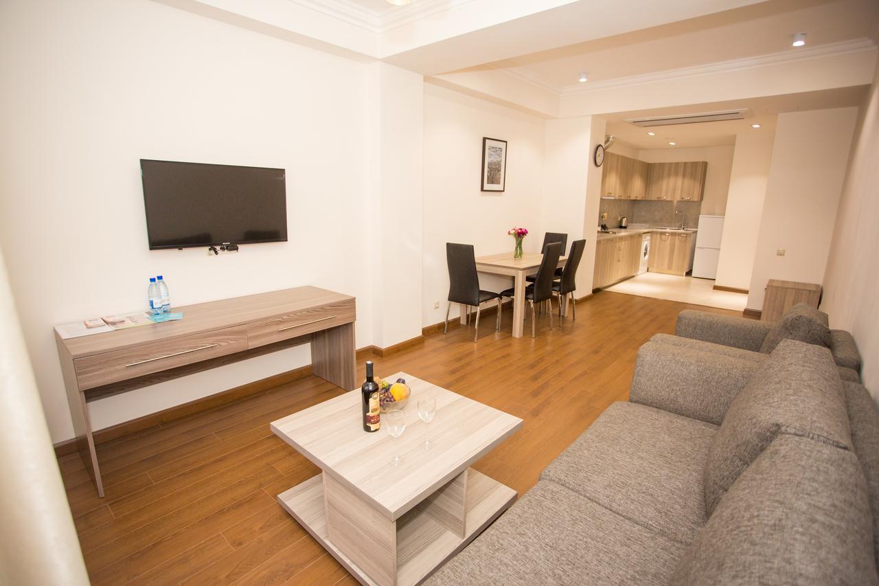 Welcome City Center Apartments Yerevan Bagian luar foto