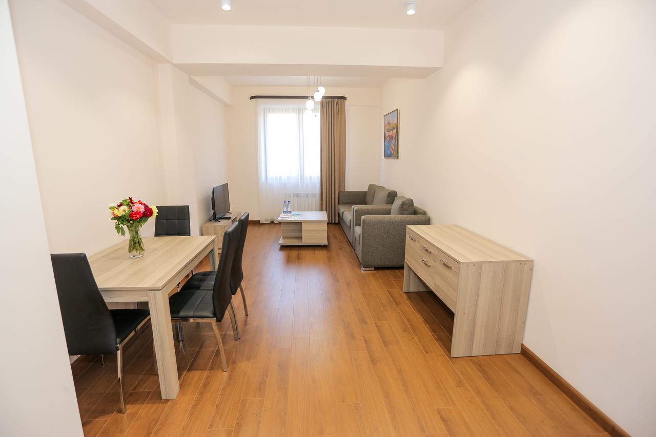 Welcome City Center Apartments Yerevan Bagian luar foto