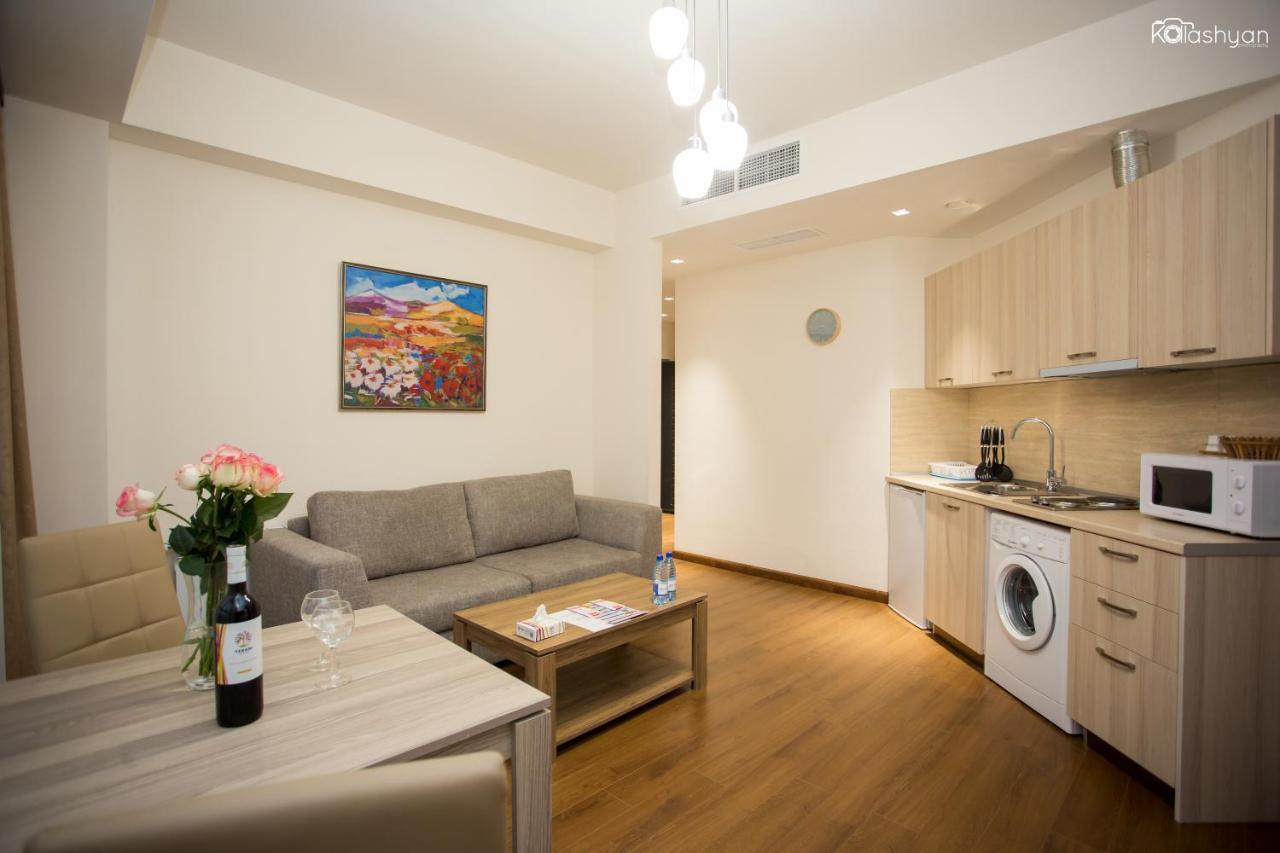 Welcome City Center Apartments Yerevan Bagian luar foto