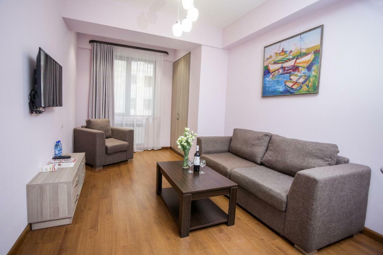 Welcome City Center Apartments Yerevan Bagian luar foto